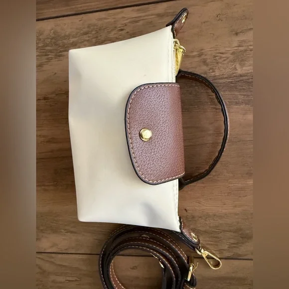 Women Pretty Bag - Picture 2 of 7